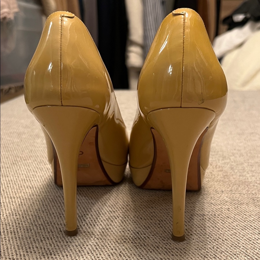 Cole Hann x Nike Air Yellow Patent Peep-Toe Platform Heels - Picture 14 of 16